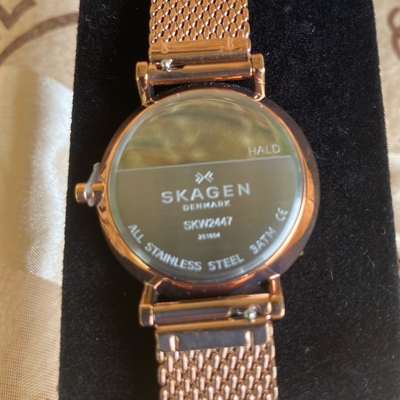 Ladies New Skagen Rose Stainless Steel SOLAR watch NWT - Picture 8 of 16